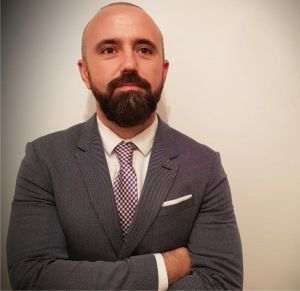 Răzvan Roşculeţ, Director Comercial Arval România, spune:„Mobilitatea sustenabilă oferită prin leasingul operaţional full service câştigă teren pentru că livrează predictibilitate acolo unde piaţa oferă incertitudine. Nu mai vorbim despre o metodă de finanţare clasică, ci despre o soluţie full-service, care ajută în mod real companiile să îşi gestioneze atât bugetele, cât şi tranziţia către tehnologii mai prietenoase cu mediul".